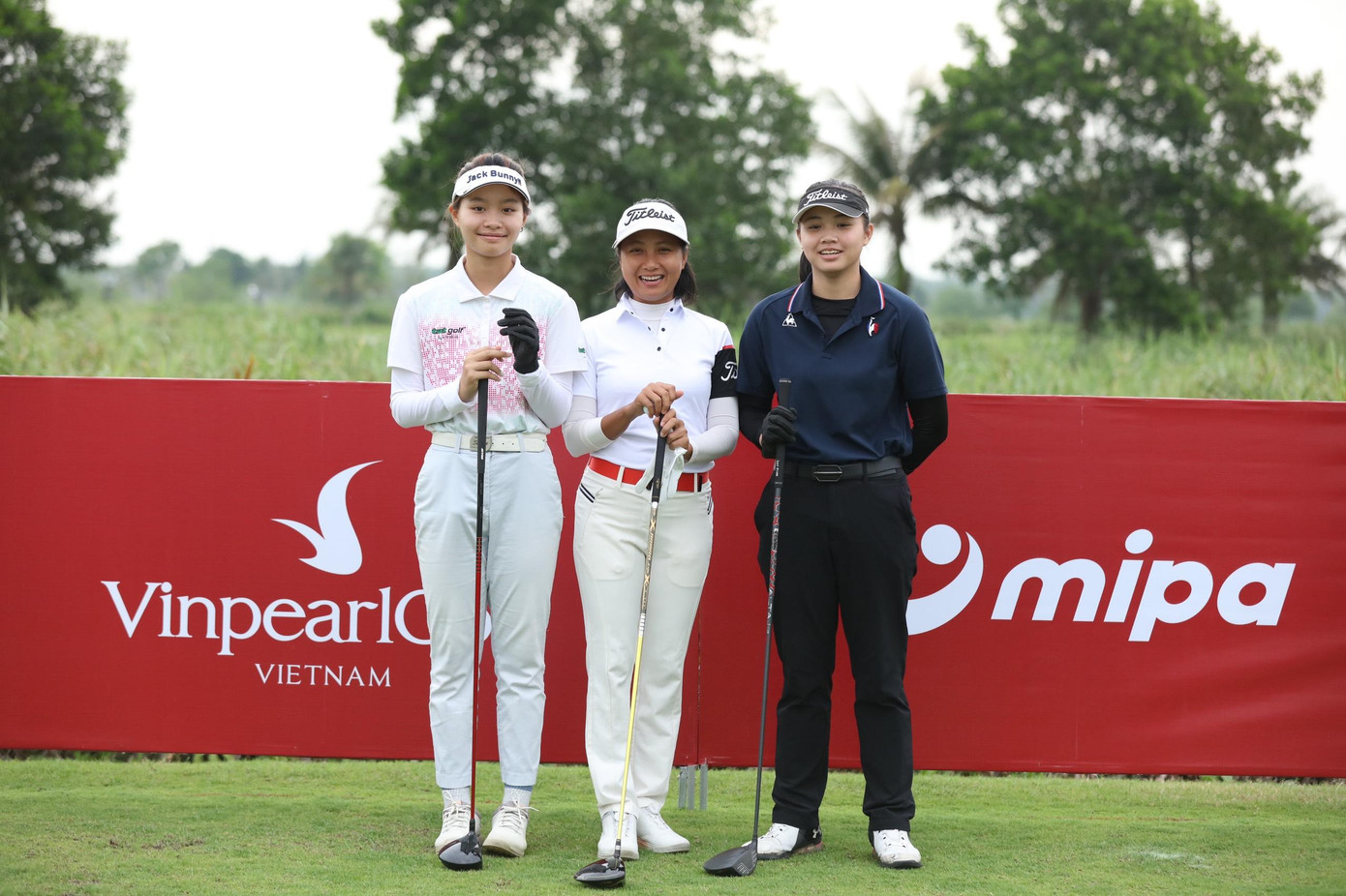 Chỉ mới bén duyên với golf được 5 năm, golfer nhí này gặt hái được nhiều thành tích với bộ sưu tập gần 30 chiếc cúp ở nhiều giải đấu