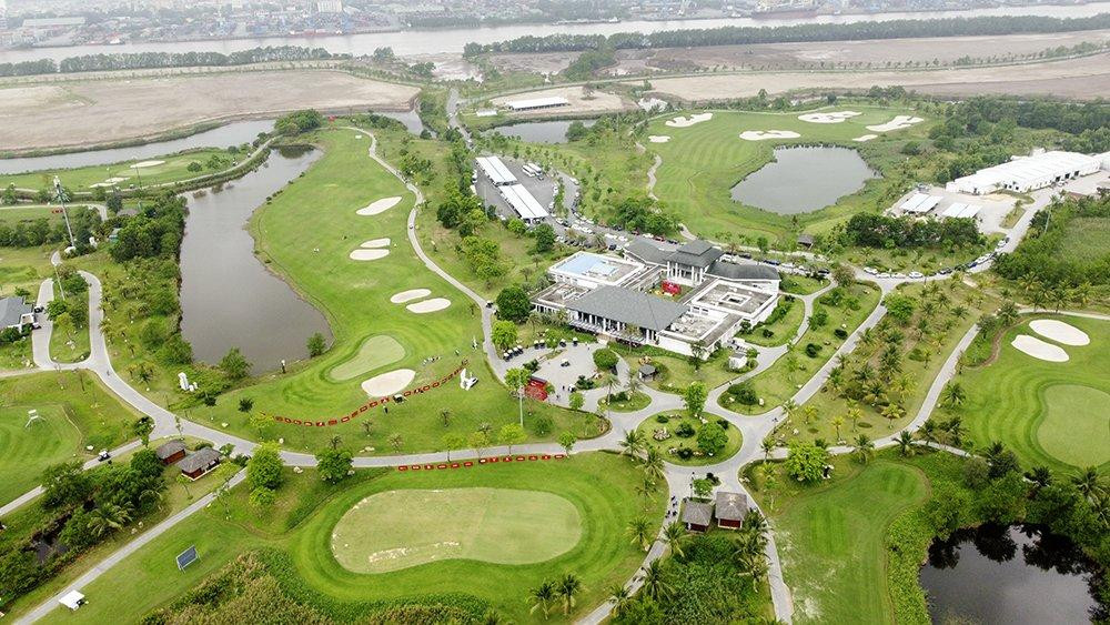 Đây đều là những loại cỏ cao cấp được trồng tại nhiều sân golf lớn chuyên nghiệp. Đó cũng là lý do vì sao sân Vinpearl Hải Phòng luôn hoạt động trong điều kiện lý tưởng bất kể thời gian và trở thành điểm đến hấp dẫn với các golfer