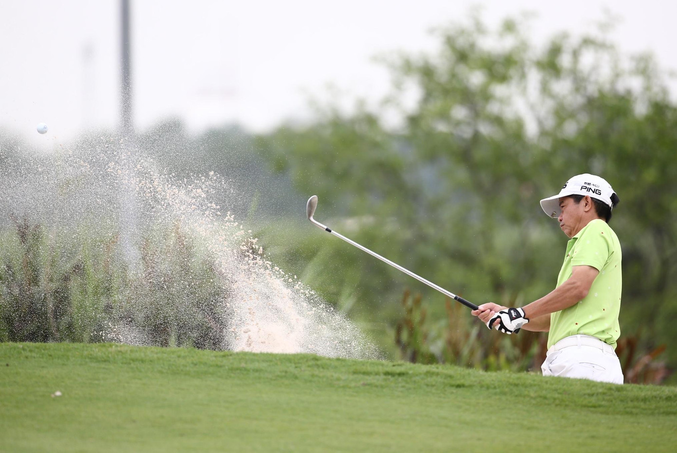 Việc để bóng rơi vào bẫy cát luôn là một nỗi ám ảnh đối với mọi golfer, ngay cả với những golf thủ kỳ cựu. Để có thể cứu bóng từ hố cát thành công, golfer cần phải nắm chắc kỹ thuật, luyện tập chăm chỉ và không ngừng học hỏi kinh nghiệm từ các chuyên gia.