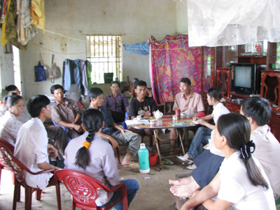 Nhiều người dân ở huyện Thạch Thành từng bị lừa khi làm thủ tục xuất khẩu lao động Ảnh: Hoàng Lam