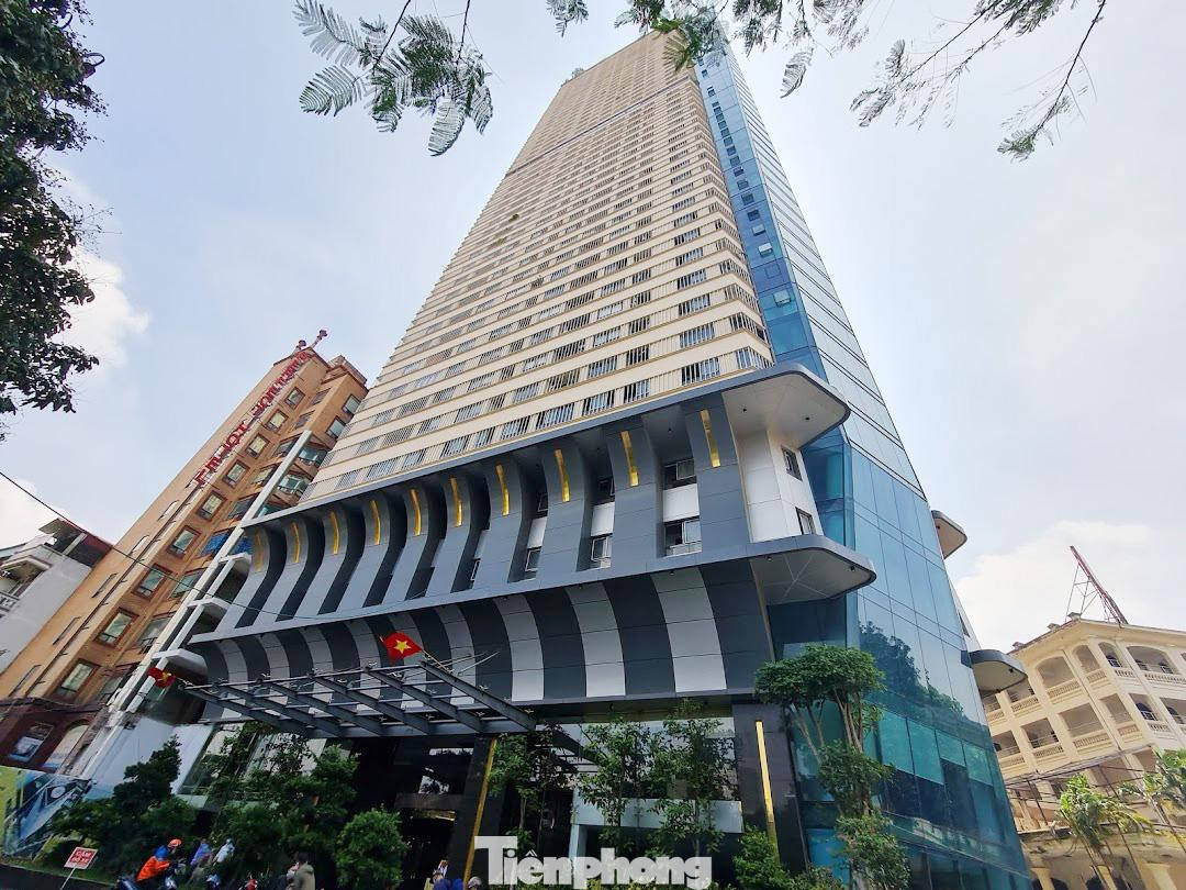 Bên cạnh đó, chủ đầu tư xây dựng một số hạng mục không đúng thiết kế, công năng được phê duyệt... Điều chỉnh 8 tầng khách sạn, văn phòng thành 119 căn hộ thương mại khi chưa được cơ quan chức năng phê duyệt.