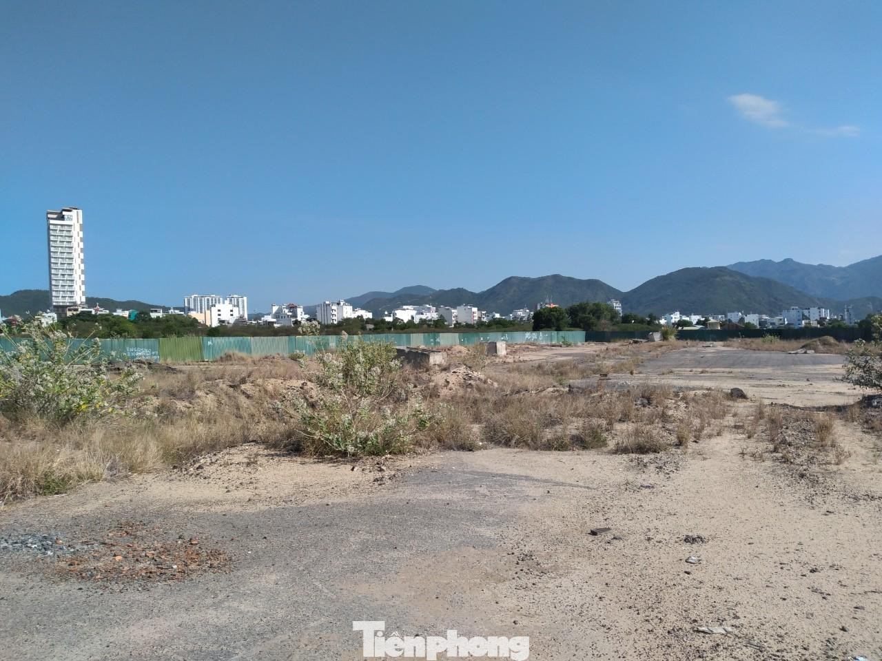 Hai dự án BT đã hoàn thành nhưng chưa được hoàn vốn tại khu đất sân bay Nha Trang cũ. Ảnh lữ hồ.