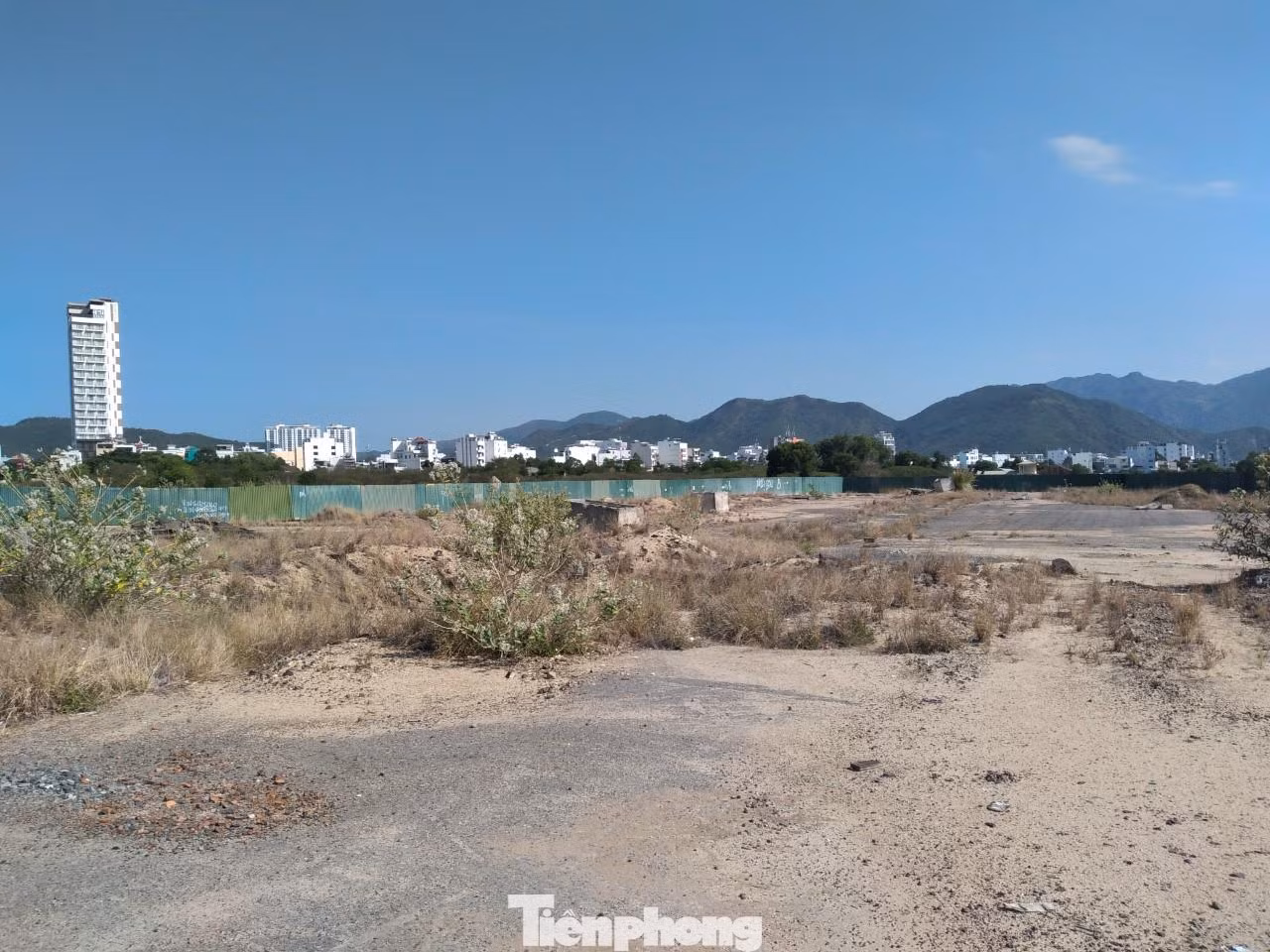 Hai dự án BT đã hoàn thành nhưng chưa được hoàn vốn tại khu đất sân bay Nha Trang cũ. Ảnh lữ hồ.