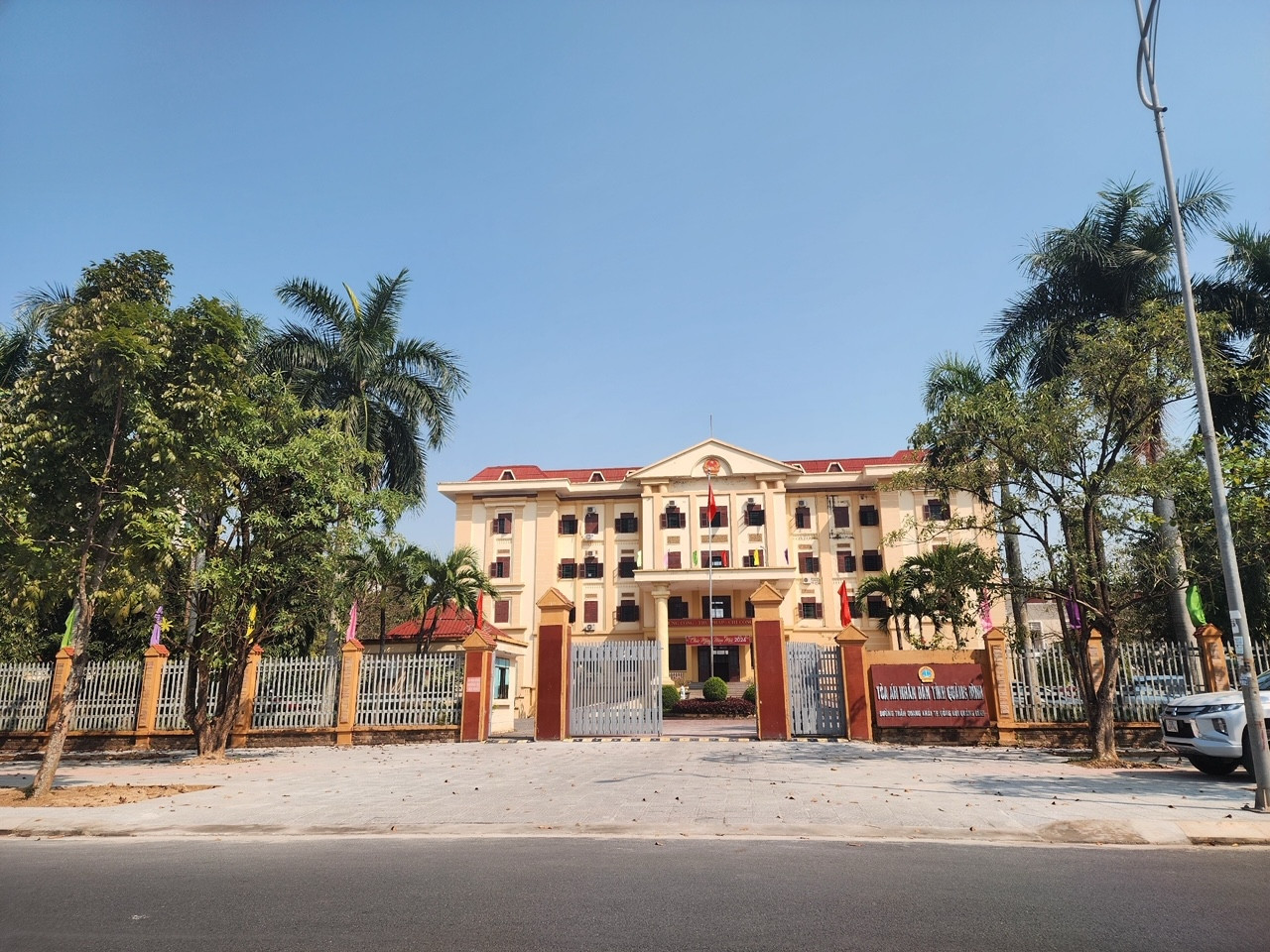 Trụ sở TAND tỉnh Quảng Bình nơi bà Ng. làm việc.