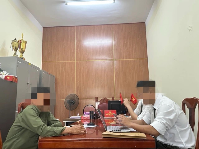 Ông T.V.Đ làm việc với cơ quan chức năng (Ảnh do CA cung cấp) Ông T.V.Đ làm việc với cơ quan chức năng (Ảnh do CA cung cấp)