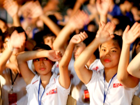 Tiết mục biểu diễn của một thanh niên kiều bào trong đêm giao lưu