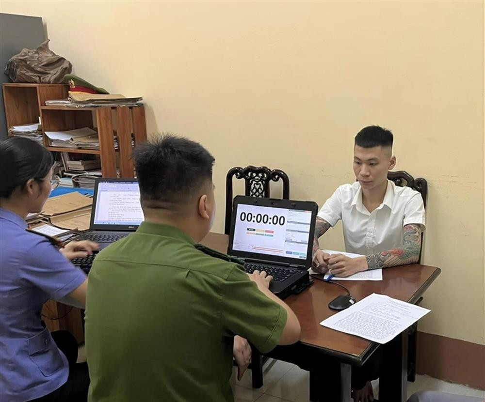 Một trong các đối tượng tại cơ quan công an.