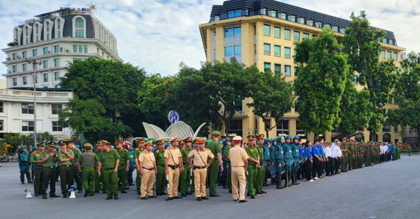 Hình ảnh lễ ra mắt tại Thủ đô Hà Nội.