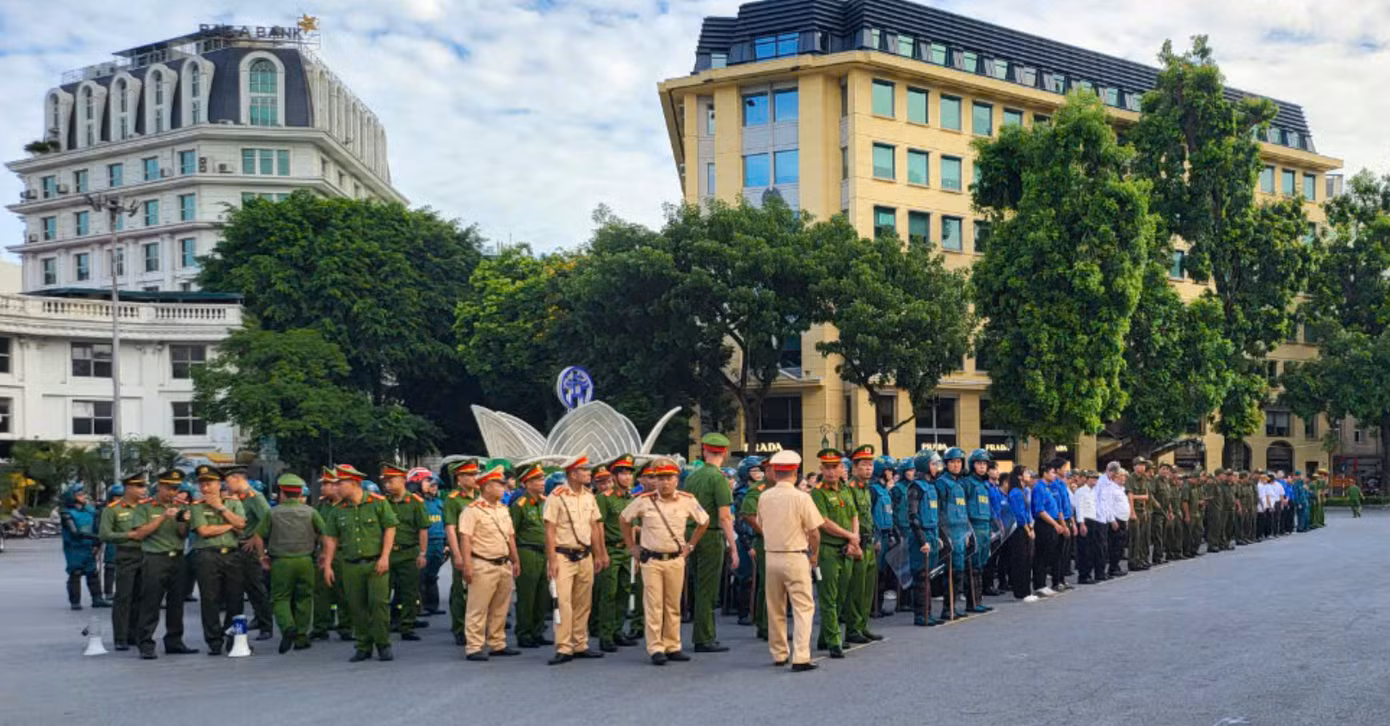 Hình ảnh lễ ra mắt tại Thủ đô Hà Nội.