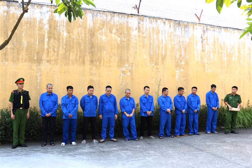 Các đối tượng liên quan đến đường dây cá độ bóng đá. Ảnh: BCA.