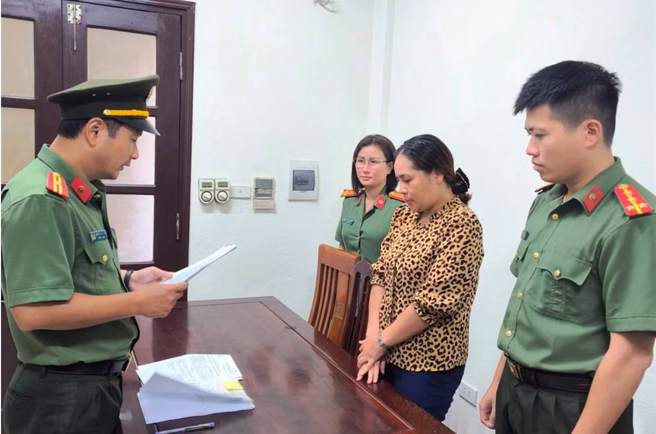 Cơ quan An ninh điều tra Công an tỉnh công bố Quyết định khởi tố bị can đối với Nguyễn Thị Hải Yến.