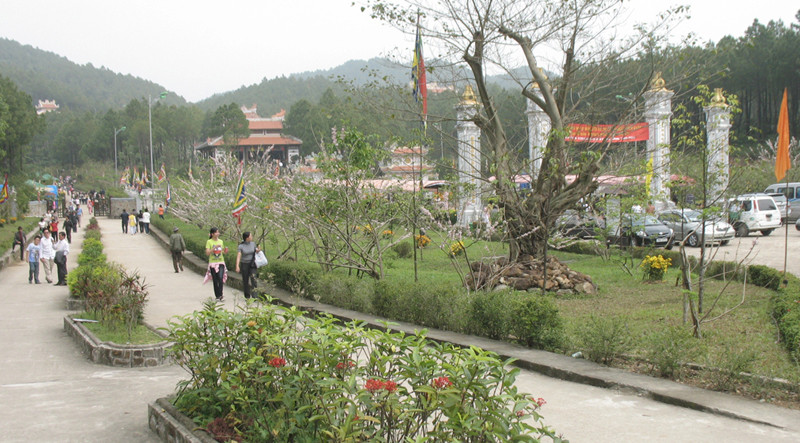 Đền Huyền Trân ngày đầu năm mới. Ảnh: Thanh Tùng