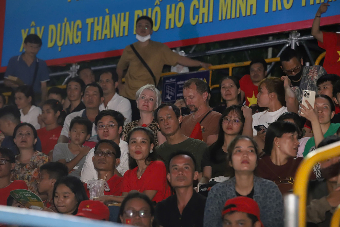 Nức lòng 'đại tiệc' pháo hoa mừng 50 năm thống nhất đất nước ảnh 20