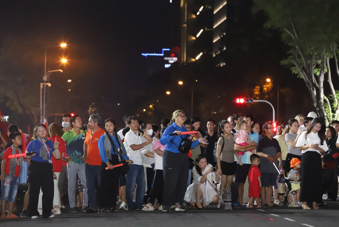 Nức lòng 'đại tiệc' pháo hoa mừng 50 năm thống nhất đất nước ảnh 19