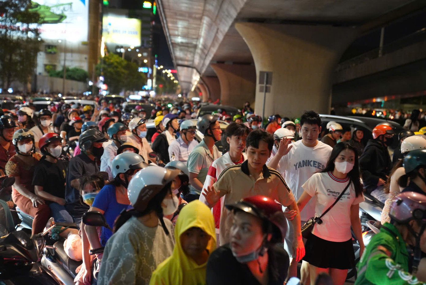 Chân cầu Ba Son kẹt cứng. Ảnh: Hiếu Duy