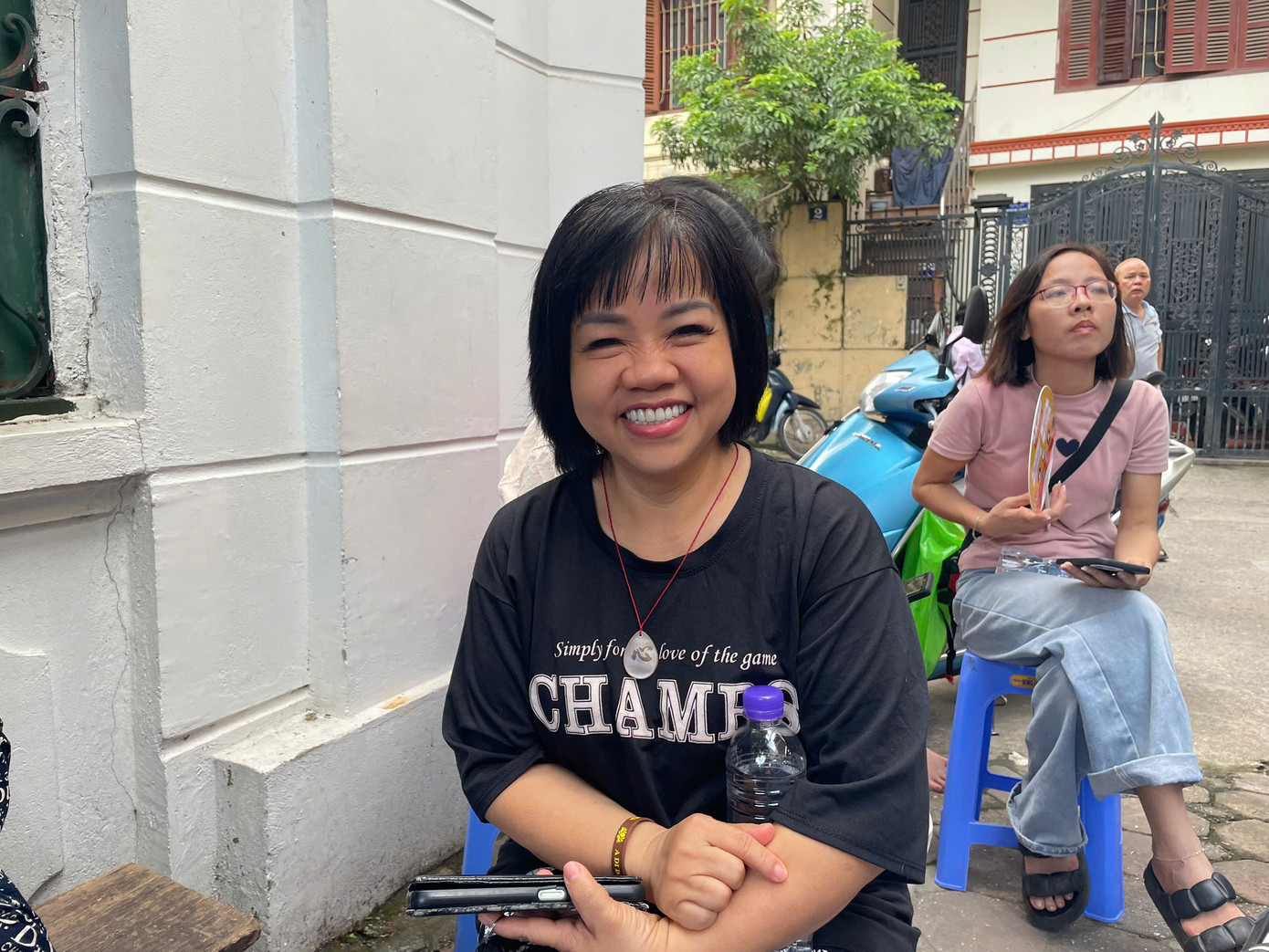 Cô Liên đã đưa con đến trường từ sớm. Trước đó, cô đã chuẩn bị bữa sáng đầy đủ cho con gái. Ảnh: Huyền Chi