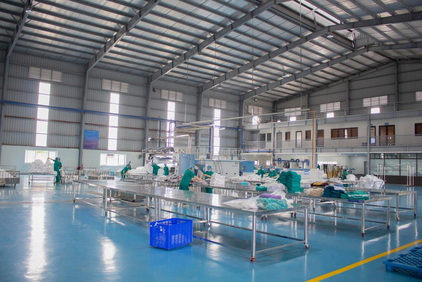 Khu vực xử lý đồ vải sạch tại xưởng giặt TMC Khu vực xử lý đồ vải sạch tại xưởng giặt TMC