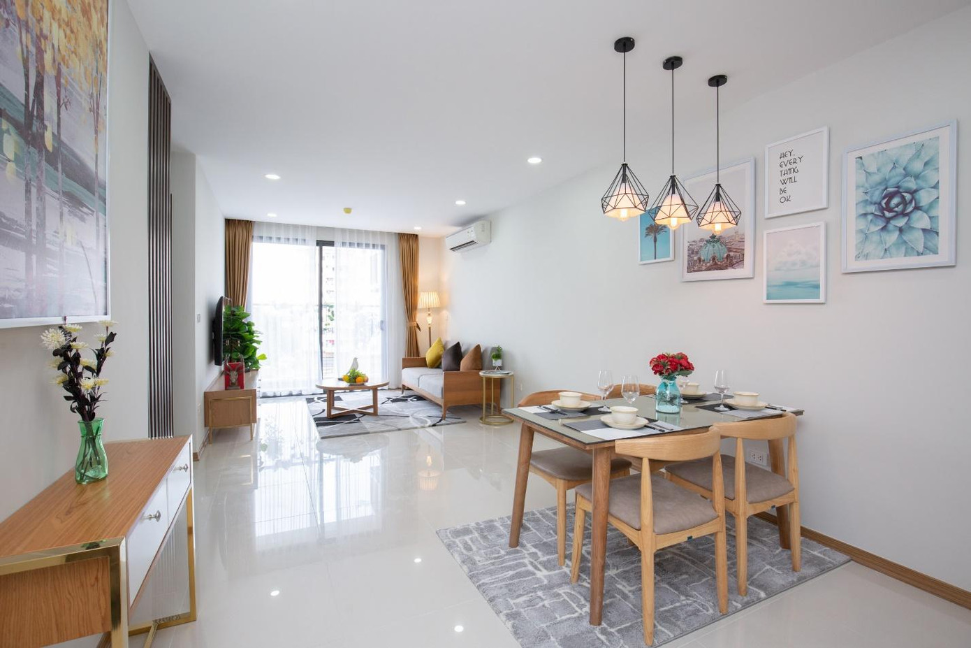 Các căn hộ tại Rose Town được trang bị hệ thống nội thất chất lượng cao, từ các thương hiệu uy tín trong và ngoài nước