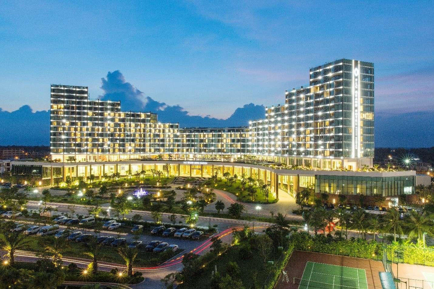 Quần thể nghỉ dưỡng FLC Sầm Sơn là địa điểm diễn ra lễ hội hoa và trình diễn pháo hoa đêm ngày 10/4