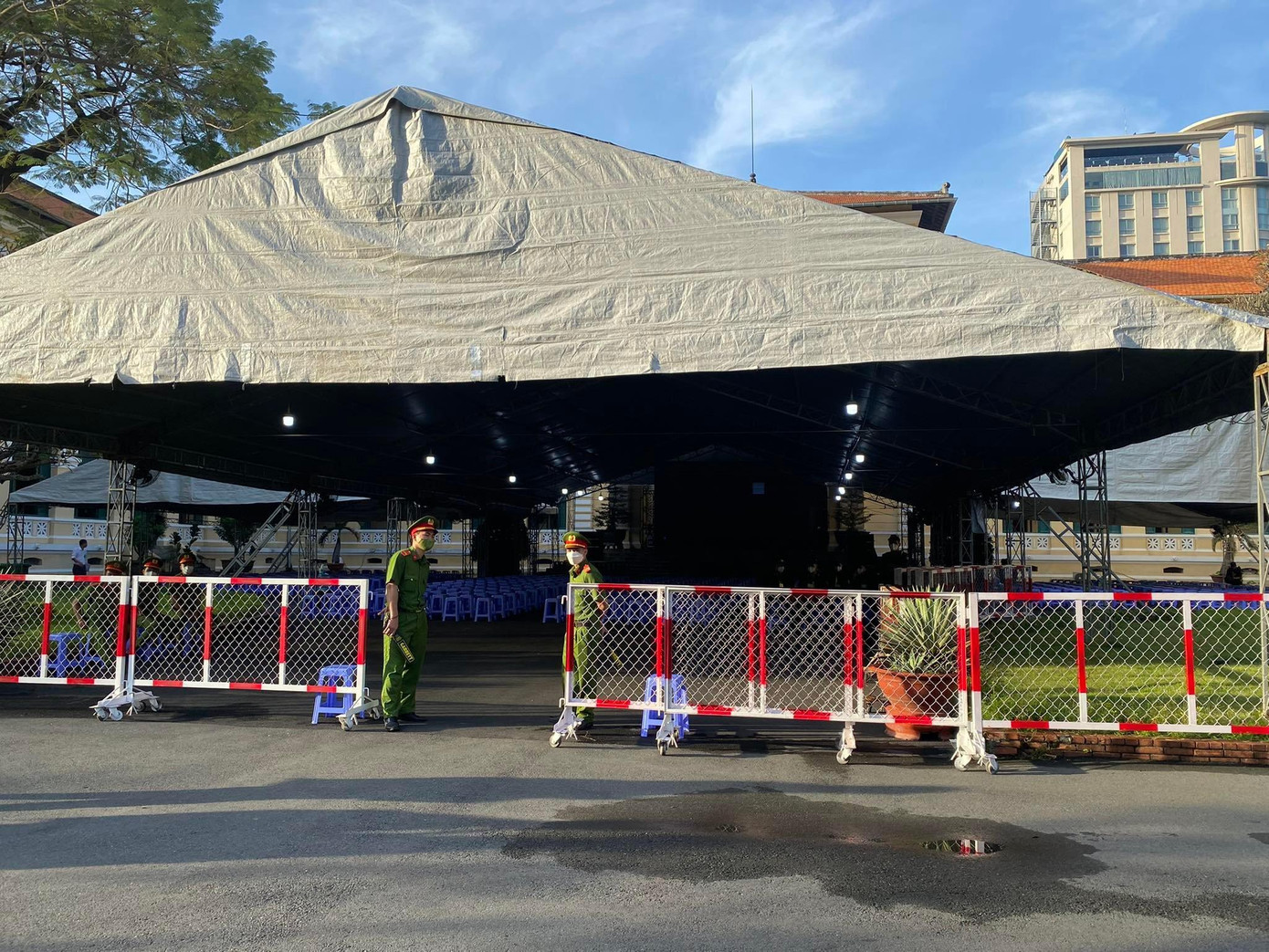 Gần 7h sáng nay, chưa có ai vào khu vực dành cho bị hại. Ảnh: Tân Châu