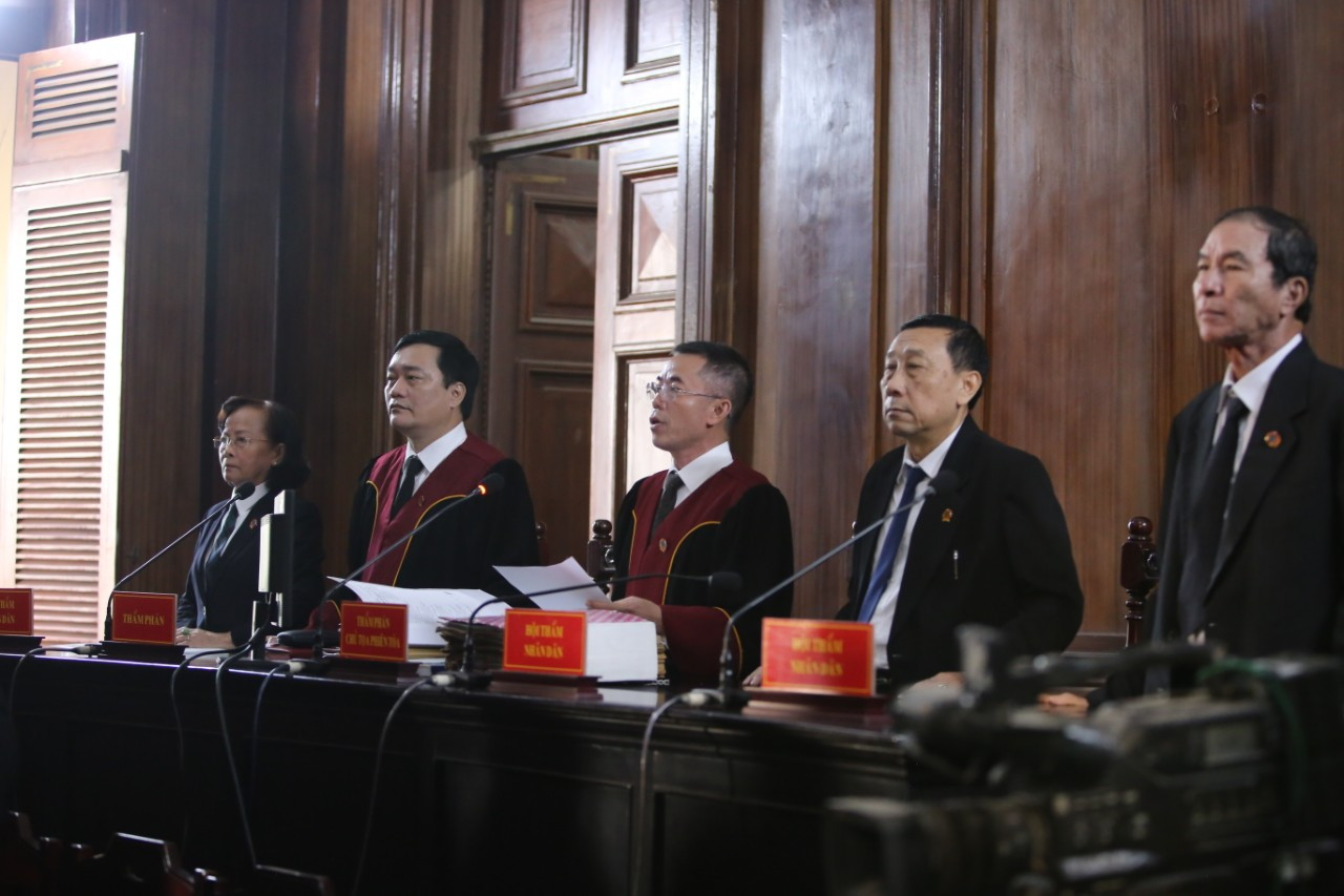 Hội đồng xét xử phiên tòa. Hội đồng xét xử phiên tòa.