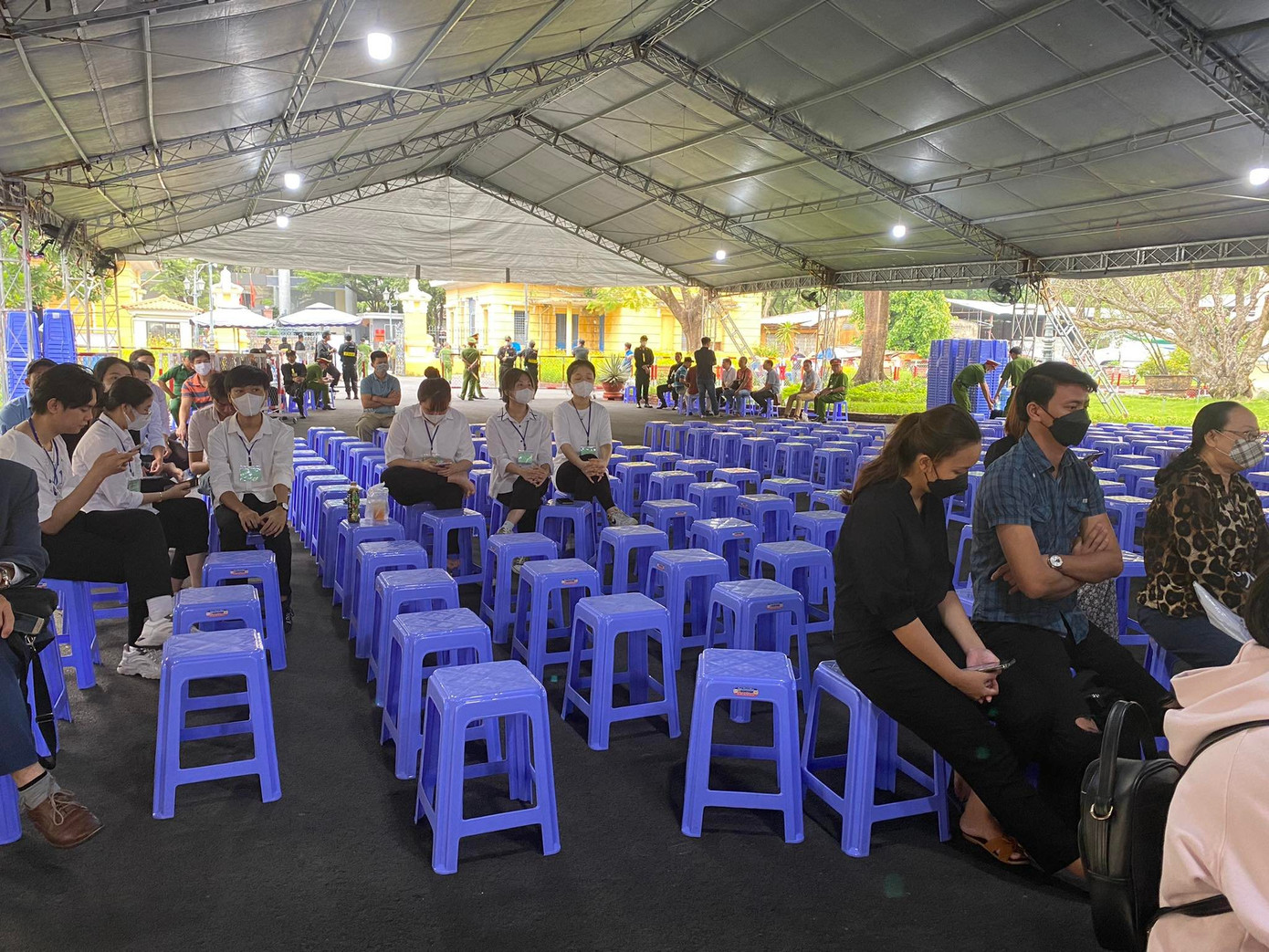 Phần ghế dành cho bị hại sáng nay rất ít người ngồi nghe tuyên án. Phần ghế dành cho bị hại sáng nay rất ít người ngồi nghe tuyên án.