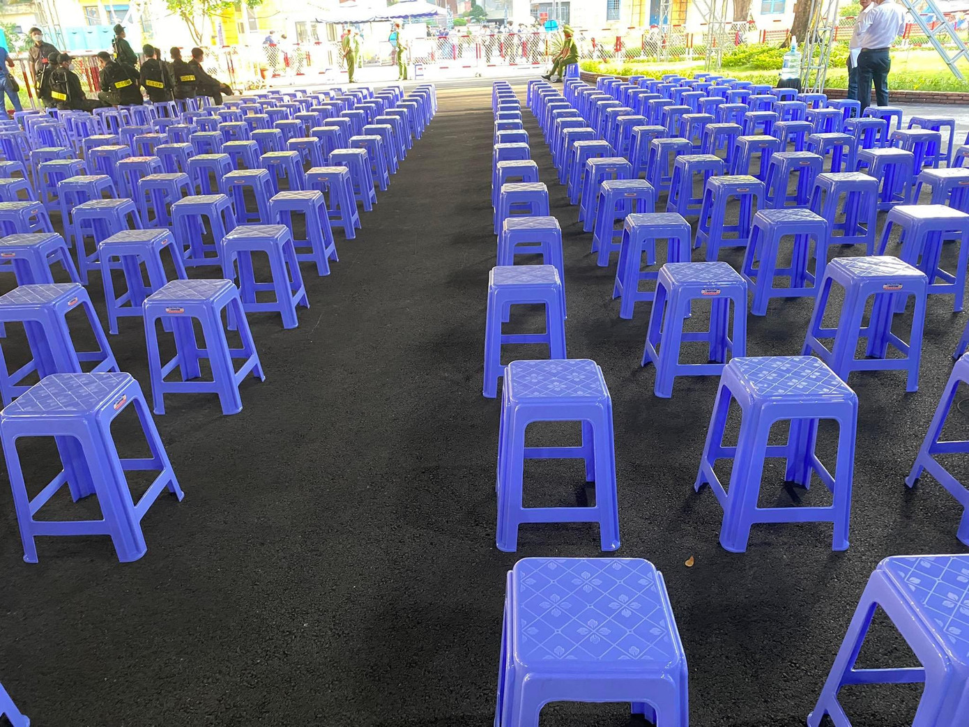 Hàng ghế dành cho bị hại. Ảnh chụp lúc 7h sáng nay 8/12. Ảnh: Tân Châu