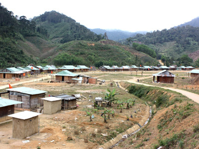 Bản Anoonh - đẹp và sạch sẽ Ảnh: Nam Cường