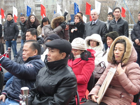 Các Phật tử bày tỏ lòng thành kính