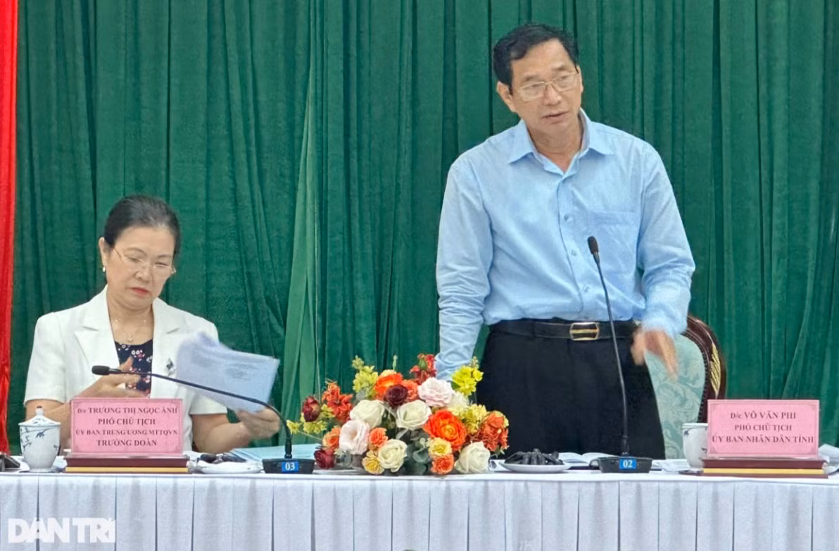 Ông Võ Văn Phi tại buổi làm việc giữa Ủy ban Trung ương MTTQ Việt Nam và UBND Đồng Nai về công tác giải phóng mặt bằng, tái định cư dự án sân bay Long Thành cuối tháng 8 (Ảnh: Hoàng Bình). Ông Võ Văn Phi tại buổi làm việc giữa Ủy ban Trung ương MTTQ Việt Nam và UBND Đồng Nai về công tác giải phóng mặt bằng, tái định cư dự án sân bay Long Thành cuối tháng 8 (Ảnh: Hoàng Bình).