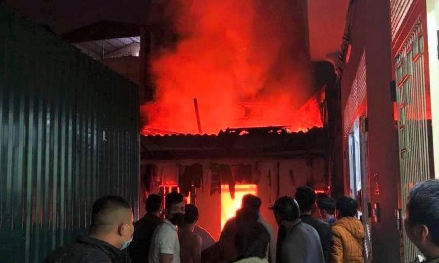 Vụ cháy tại ngôi nhà trọ ở số 79A ngõ 18 Định Công Thượng (Định Công, Hoàng Mai) khiến 3 người tử vong.