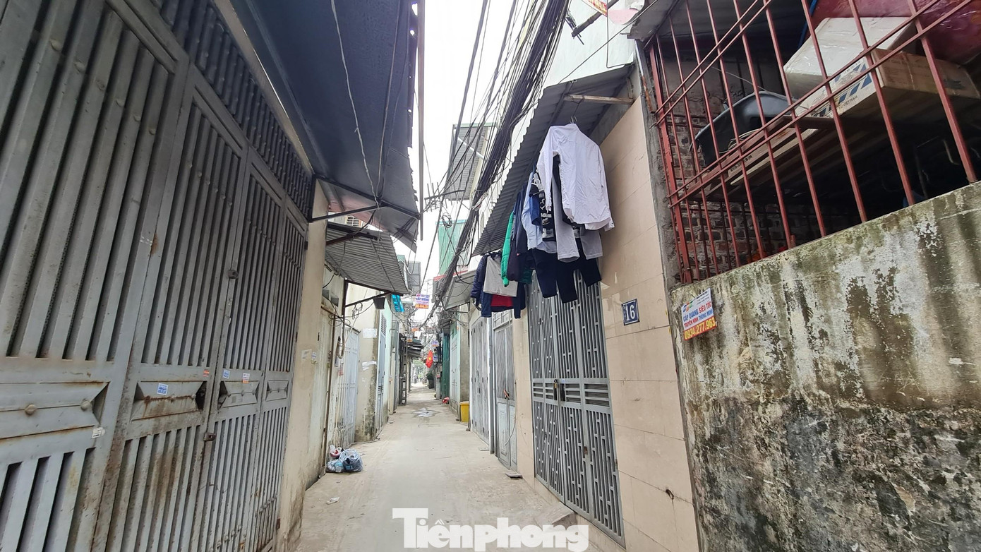 Những khu nhà trọ nằm trong các con ngõ, hẻm nhỏ với các căn nhà cấp 4 đã xây dựng lâu năm xập xệ không đủ tiêu chuẩn PCCC.
