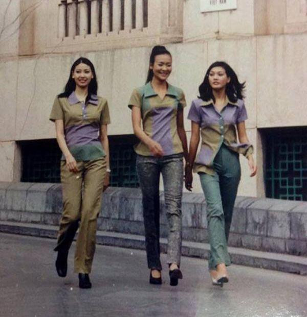 Nghệ sĩ Hoàng Xuân cùng Hoa hậu Hà Kiều Anh và Trần Bảo Ngọc ở thập niên 1990. Nghệ sĩ Hoàng Xuân cùng Hoa hậu Hà Kiều Anh và Trần Bảo Ngọc ở thập niên 1990.