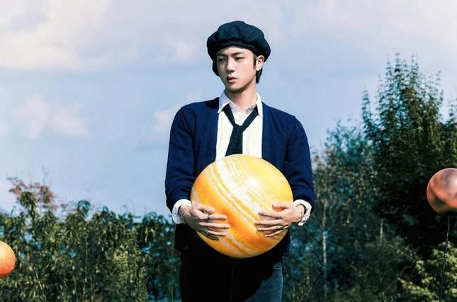 Jin được cho là sẽ nhập ngũ trong tháng 12. Ảnh: HYBE. Jin được cho là sẽ nhập ngũ trong tháng 12. Ảnh: HYBE.