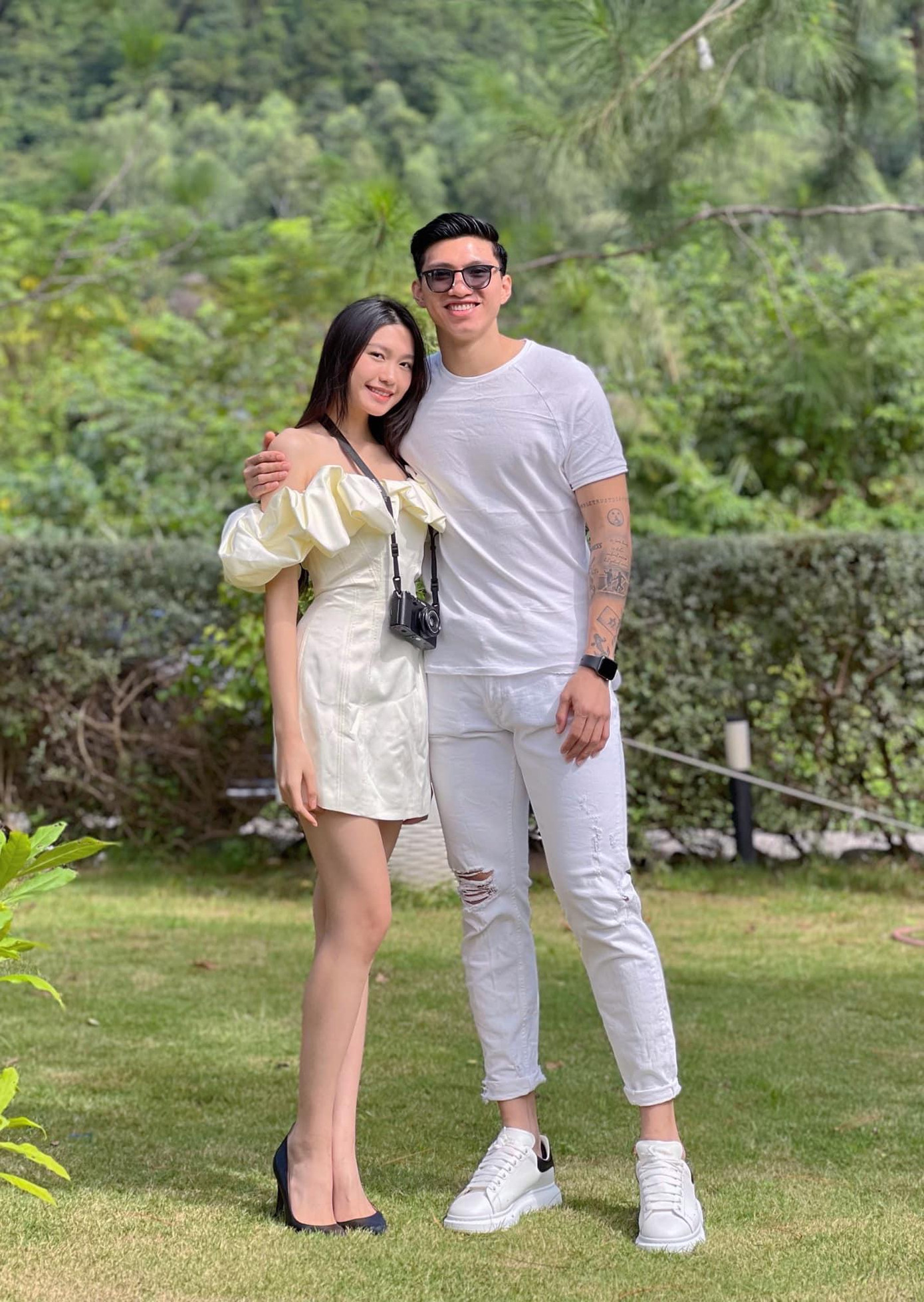 Sau khi công khai chuyện tình cảm, Đoàn Văn Hậu và Doãn Hải My liên tục chia sẻ khoảnh khắc bên nhau. Ảnh: FBNV.