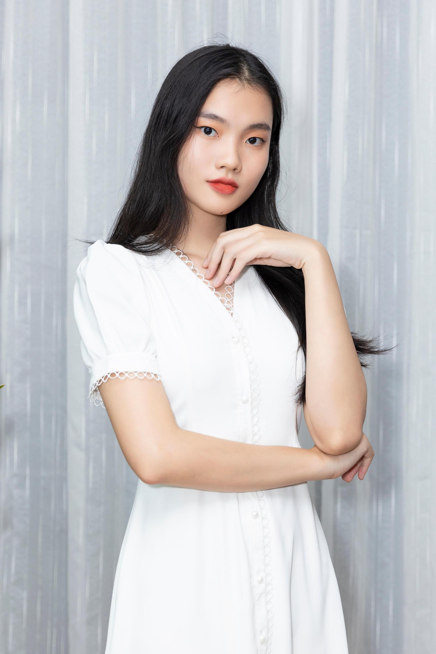 Nguyễn Lê Hoàng Linh là sinh viên Đại học Công nghiệp TP.HCM. Hoàng Linh yêu thích các hoạt động xã hội và tích cực trong các chương trình thiện nguyện. Cô gái gốc Nam Định bày tỏ sự háo hức, chờ đợi phần thi Người đẹp Nhân ái.