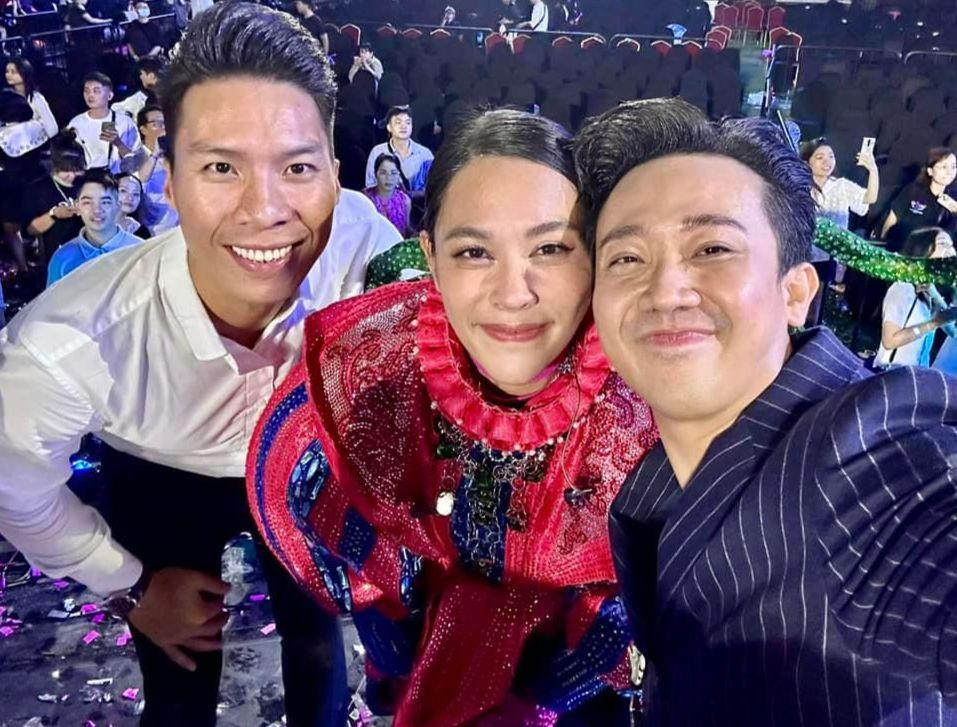 Trấn Thành và vợ chồng Quốc Nghiệp - Ngọc Mai. Ảnh: FBNV.