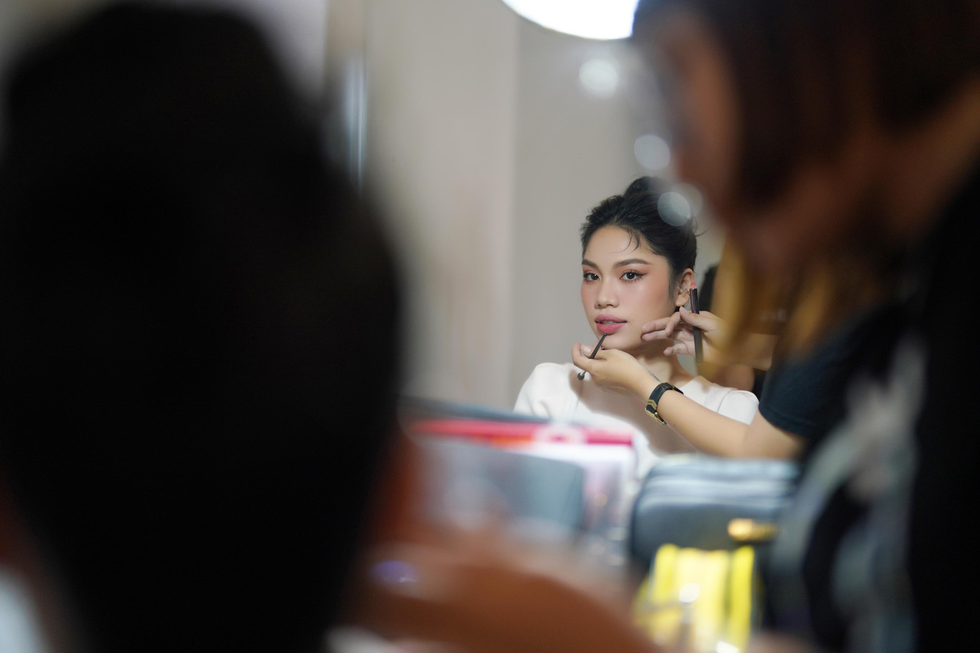 “Chúng tôi được ê kíp dặn dò kỹ trước khi vào nhà chung Hoa hậu Việt Nam, làm sao để giữ hình ảnh đẹp cho cá nhân cũng chính là thương hiệu và uy tín của cuộc thi. Nếu trước đó tôi lo lắng, hiện chỉ còn cảm giác hồi hộp chờ đợi thử thách tiếp theo trong cuộc thi”, Thùy Chi nói.