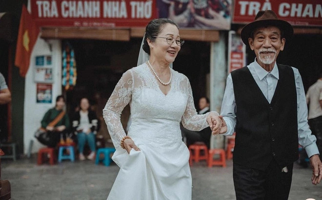 Nghệ sĩ Mai Ngọc Căn có chuyện tình đẹp với nghệ sĩ múa Tống Thị Thanh Sơn. Cả hai có 3 người con.