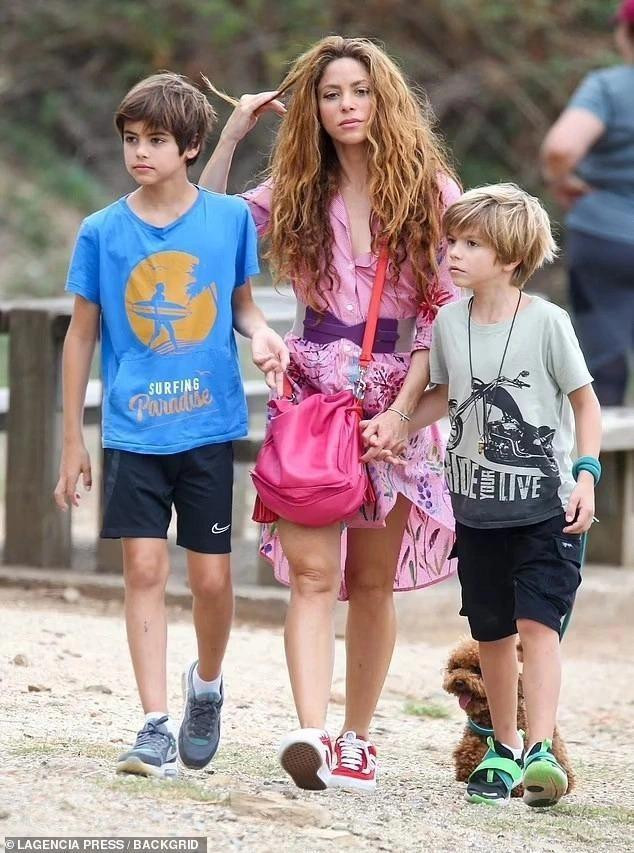 Shakira đưa các con sang Mỹ sống sau cú sốc tình cảm.