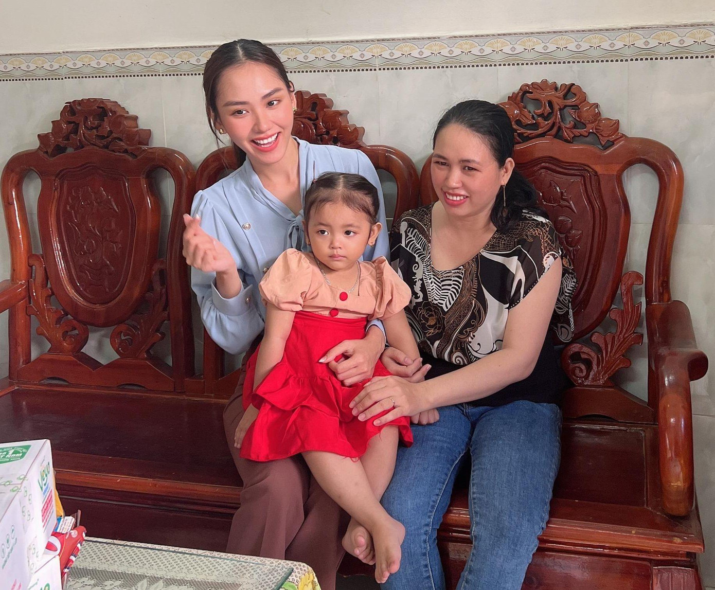 Mai Phương nhận con nuôi trước thềm cuộc thi Miss World 2022.