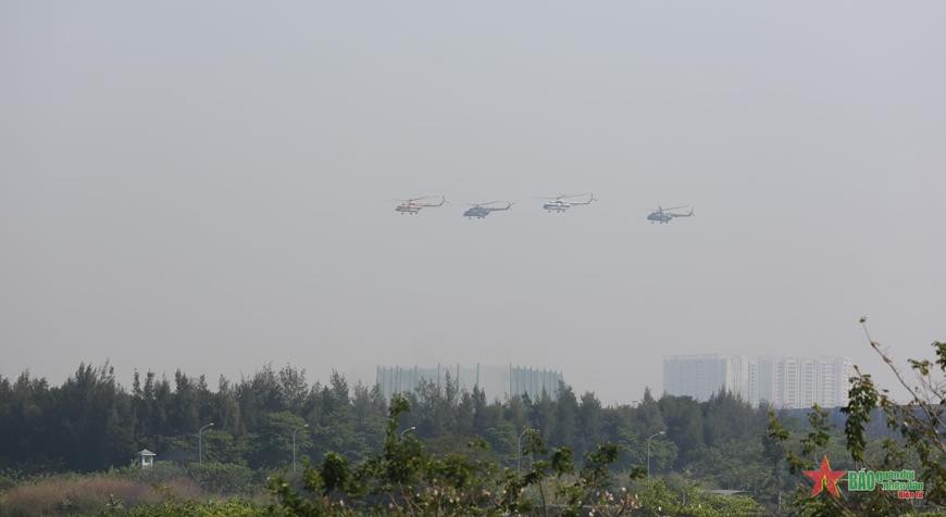 Thiết lập đội hình trên không.