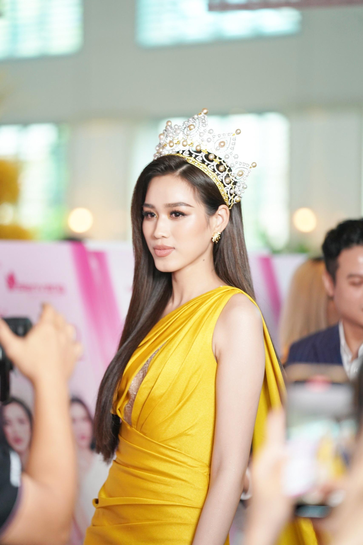 Có mặt tại họp báo, Đỗ Hà cảm giác hồi hộp như ngày đầu tham dự sơ khảo. Cô chờ đợi sự tỏa sáng của dàn thí sinh năm nay. “Tôi biết hầu hết thí sinh đến với Hoa hậu Việt Nam đều là lần đầu chạm ngõ cuộc thi nhan sắc. Những cô gái ở độ tuổi 18-19 với đầy sự bỡ ngỡ, rụt rè. Các bạn yên tâm vì Hoa hậu Việt Nam sẽ giúp mọi người phát triển và khắc phục những nhược điểm đó. Hãy cứ thích nghi và nắm bắt cơ hội của mình để chinh phục những đỉnh cao trong tương lai”, Hoa hậu Đỗ Thị Hà đưa ra lời khuyên.