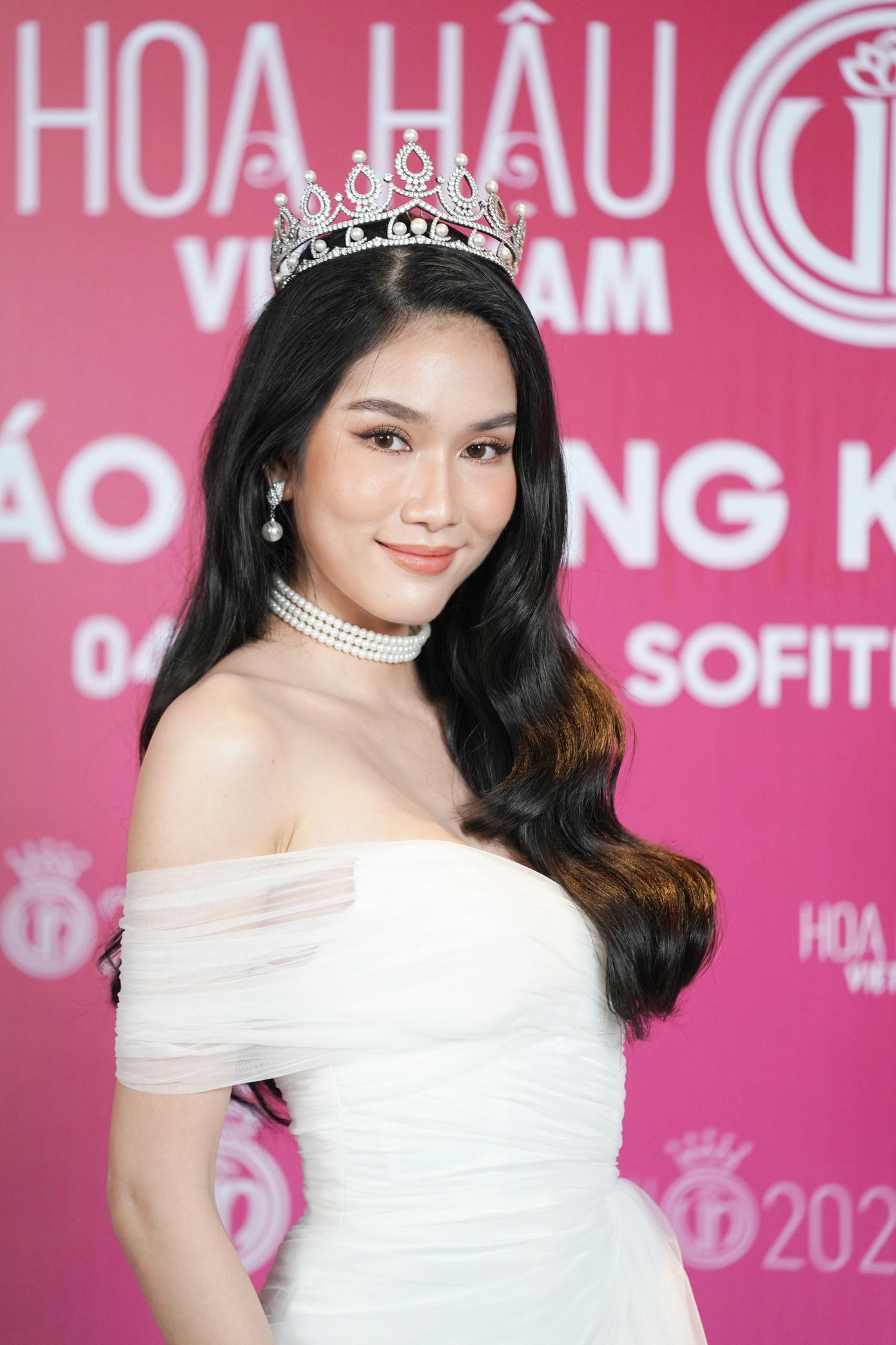 Có chiều cao 1,77 m và số đo ba vòng ấn tượng 87-61-93 cm cùng nền tảng học vấn nổi trội, Á hậu Phương Anh đang được khán giả đặt kỳ vọng tại cuộc thi Hoa hậu Quốc tế.