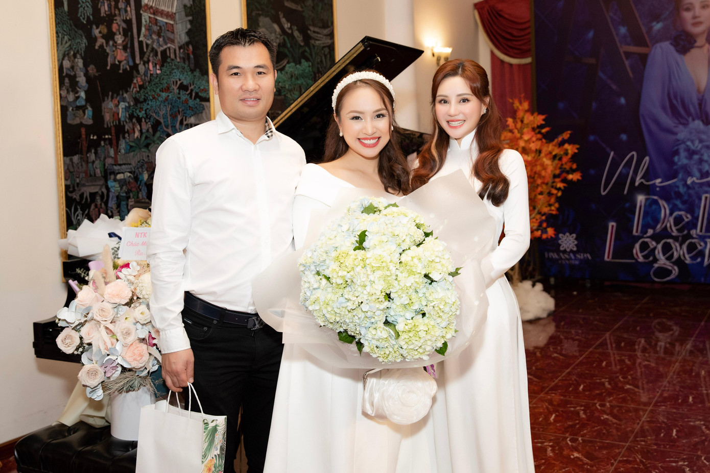 Vân Hugo cùng chồng trong sự kiện tối 6/11. Vân Hugo cùng chồng trong sự kiện tối 6/11.