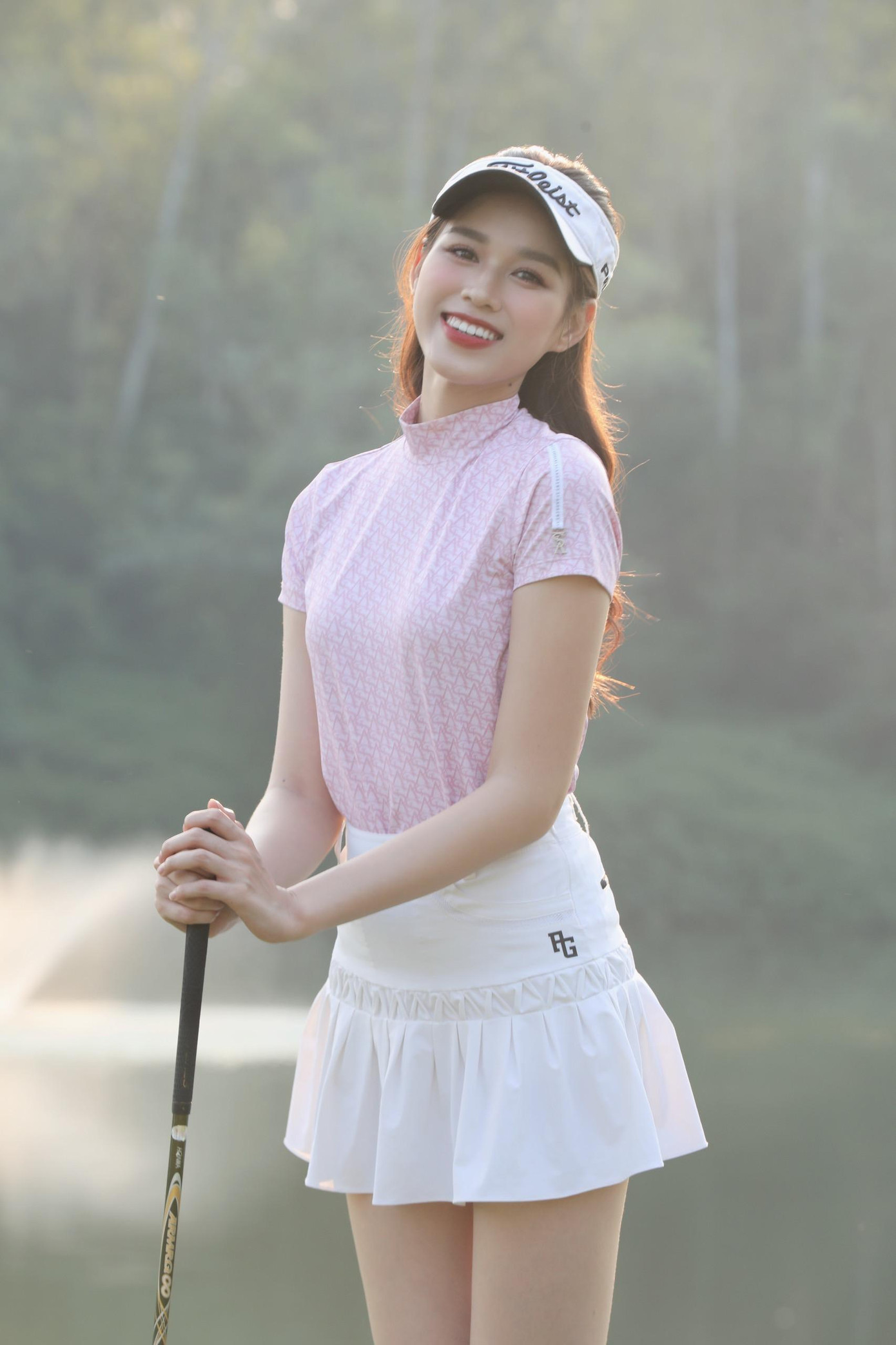 Ngày 5/11, Hoa hậu Đỗ Thị Hà và Á hậu Ngọc Thảo tham gia Tiền Phong Golf Championship 2022 trong vai trò đại sứ và cổ vũ gần 200 golfer của giải đấu năm nay.