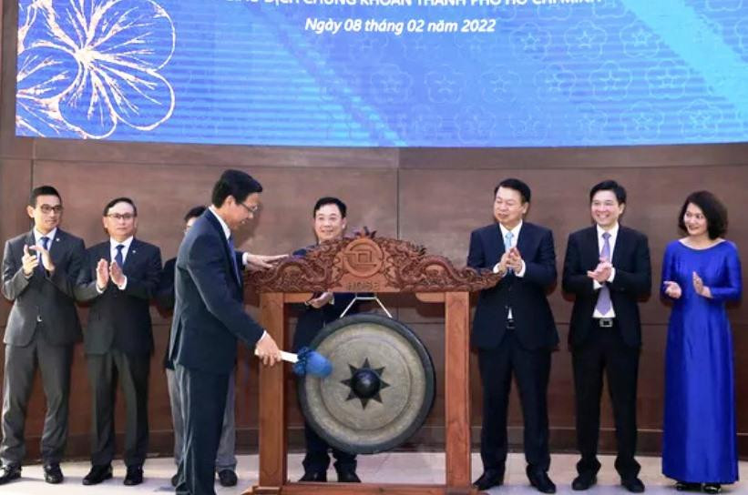 Chủ tịch UBND TPHCM Phan Văn Mãi thực hiện nghi thức đánh cồng, mở đầu phiên giao dịch đầu năm Nhâm Dần Chủ tịch UBND TPHCM Phan Văn Mãi thực hiện nghi thức đánh cồng, mở đầu phiên giao dịch đầu năm Nhâm Dần