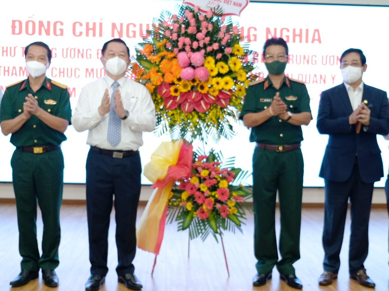 Trưởng Ban Tuyên giáo Trung ương Nguyễn Trọng Nghĩa thăm, chúc mừng đội ngũ thầy thuốc Bệnh viện Quân y 175 Trưởng Ban Tuyên giáo Trung ương Nguyễn Trọng Nghĩa thăm, chúc mừng đội ngũ thầy thuốc Bệnh viện Quân y 175