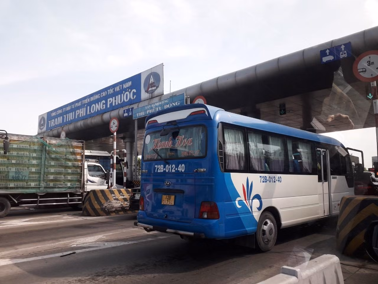 Trạm thu phí Long Phước (TP Thủ Đức) thu phí các ô tô lưu thông trên cao tốc TPHCM - Long Thành - Dầu Giây