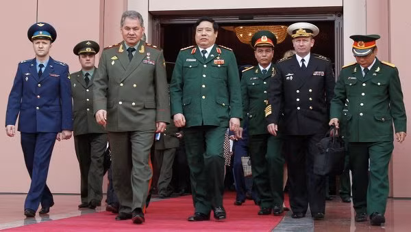 Bộ trưởng Quốc phòng hai nước sau cuộc hội đàm quân sự cấp cao. Bộ trưởng Quốc phòng hai nước sau cuộc hội đàm quân sự cấp cao